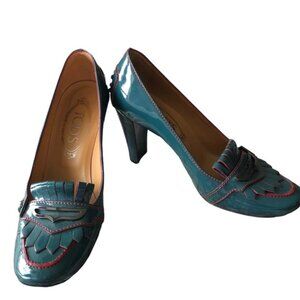 TOD’s patent turquoise pumps